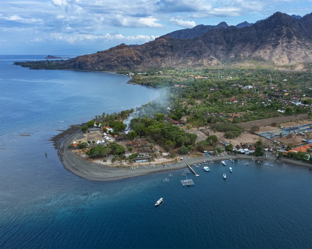 Shore diving area in Pemuteran Bay (image credit: Arne Hodalič)